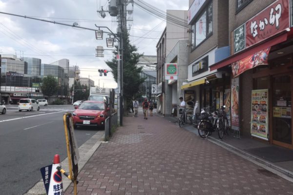 円町店丸太町通りからは東に向き、交差点まで進みます。