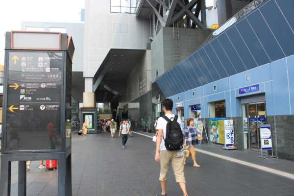 京都駅前店京都劇場の並びにメルパルク、セレマビルが見えてきます。