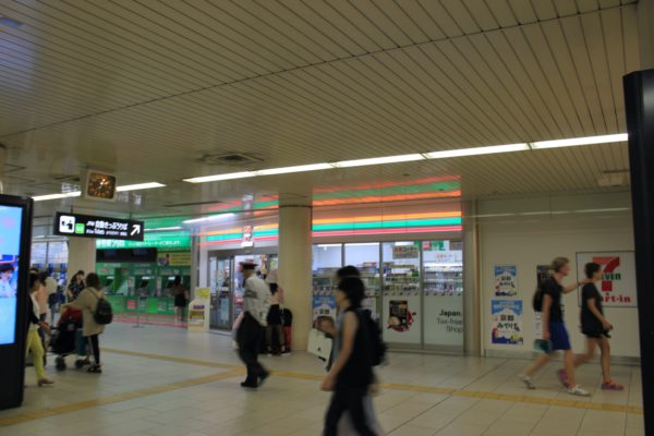 京都駅前店JR地下東口の改札出ます。