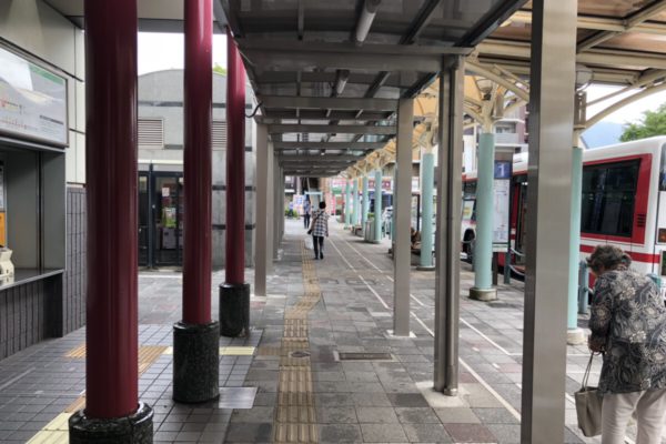 山科駅前店そのままタクシー乗り場方面にまっすぐ進みます。