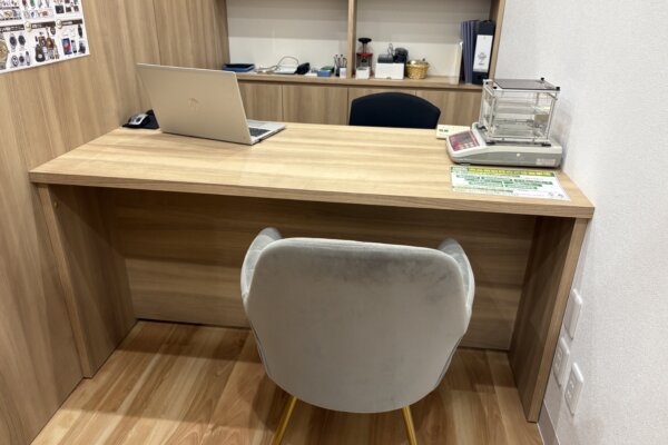 アバンティ店【査定ブース】プライバシーに配慮した個室タイプの査定ブースを完備しております。