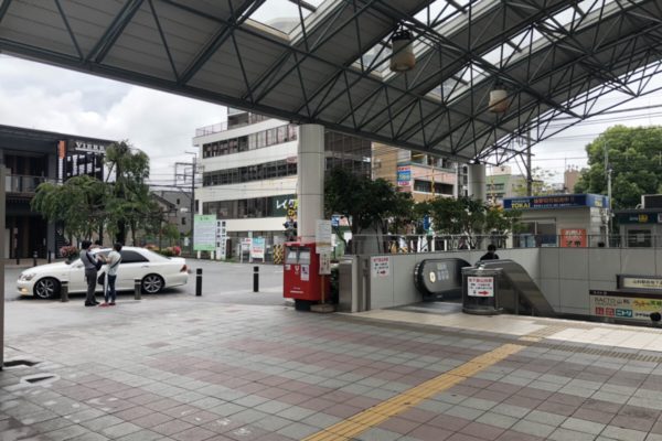 山科駅前店改札を出て左に進みます。