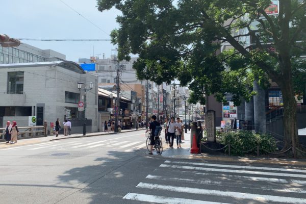 三条河原町店（チケット専門店）木屋町通りの横断歩道を直進します。