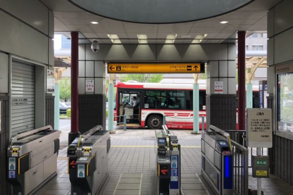 山科駅前店京阪山科駅南側改札を出て左に進みます。