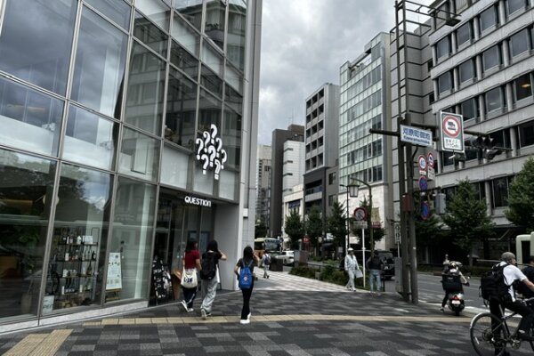 三条河原町店（チケット専門）信号手前を左に曲がります。