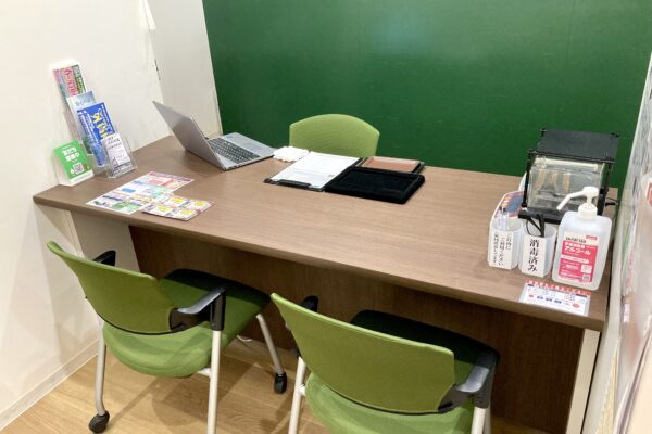 買取専門店TOKAI イオンモール北大路店広々とした査定ブースをご用意しております。査定中はごゆっくりおくつろぎ下さい。