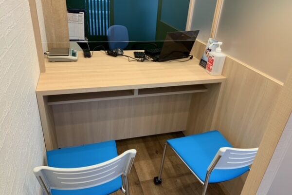 買取専門店TOKAI 四条河原町店広々とした査定ブースを用意しています。ごゆっくりお待ちください。