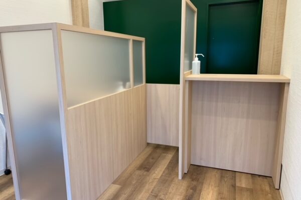 買取専門店TOKAI 四条河原町店綺麗な店内で感染拡大対策も万全です。