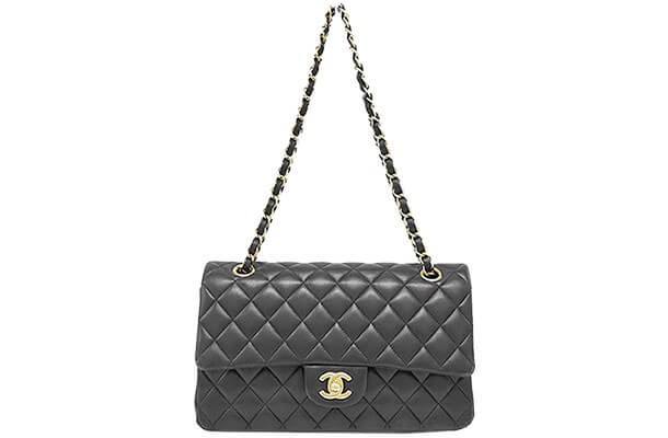 シャネルシャネル　マトラッセ　チェーンショルダー　Wフラップ　ラムスキン